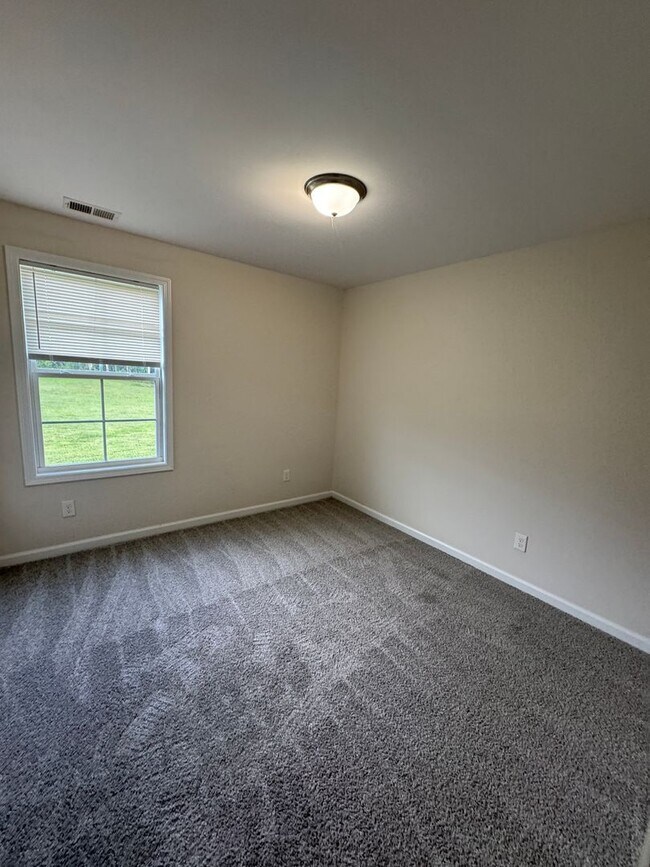 Building Photo - 1605 Gambill Wood Dr