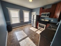 Building Photo - First Floor 3 Bd 1 Bath Available Now on W...