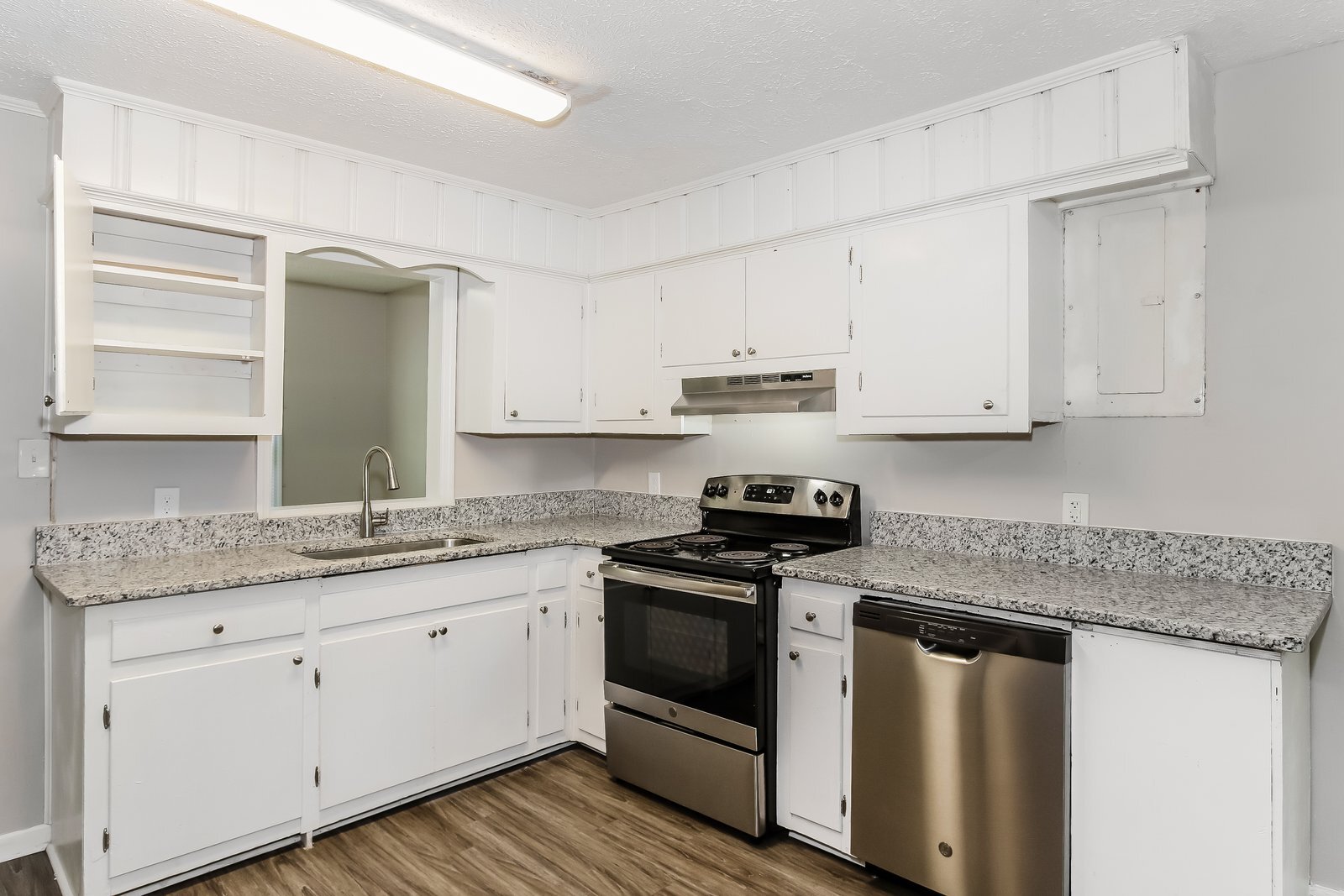 Building Photo - 2210 Tudor Dr