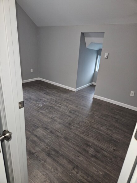 Building Photo - 158 Cliff St