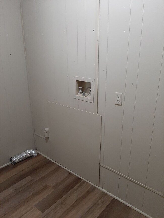 Building Photo - 231 Melody Ln