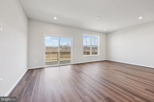Building Photo - 8816 Selby Ct