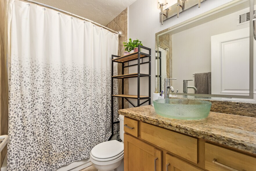 Building Photo - 1225 E Medlock Dr