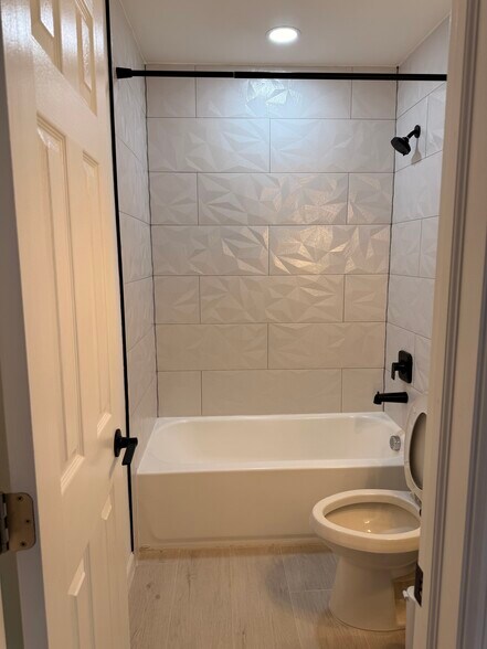 Building Photo - 4724 W Tambay Ave