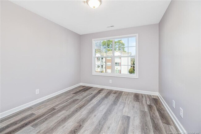 Building Photo - 264 Waterdown Dr