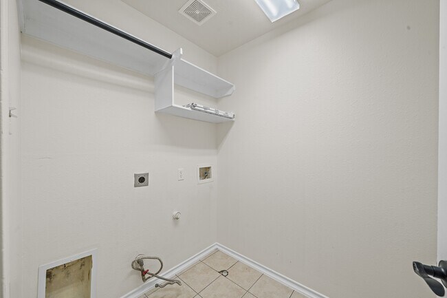 Building Photo - 16118 Market Garden Ln