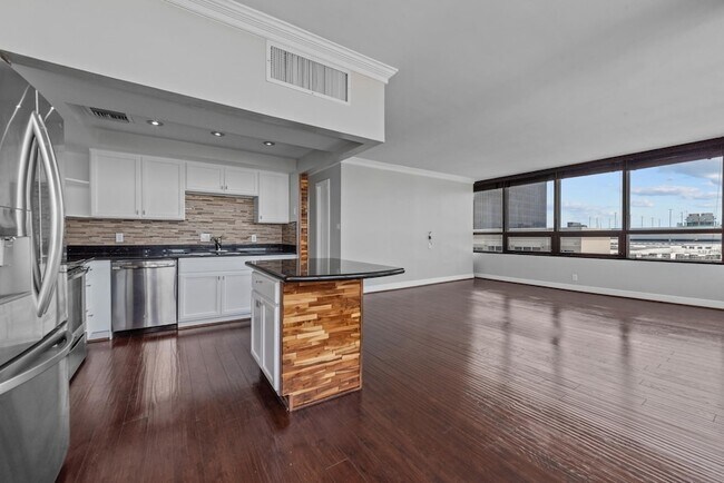 Building Photo - 5150 Hidalgo St