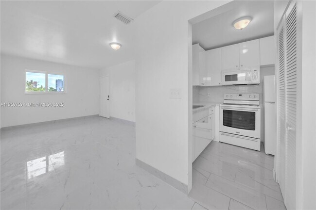 Building Photo - 1371 NW 3rd St