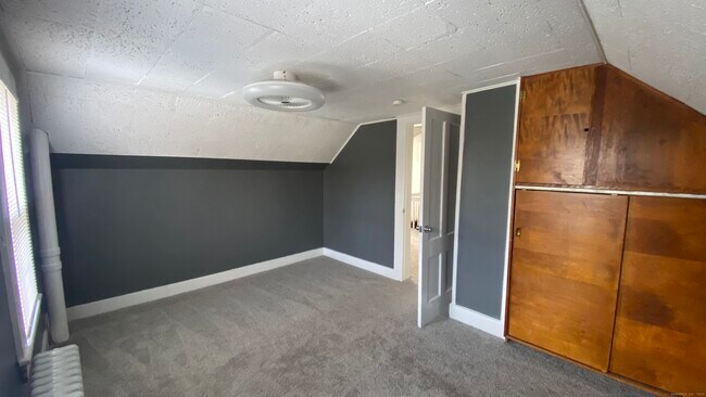 Building Photo - 26 Pine St