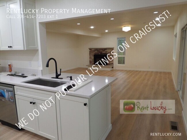 Building Photo - 14232 Lake Hills Blvd