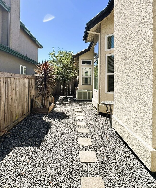 Building Photo - 2172 Dolen Pl