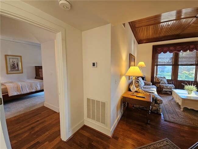 Building Photo - 364 Bellevue Ave