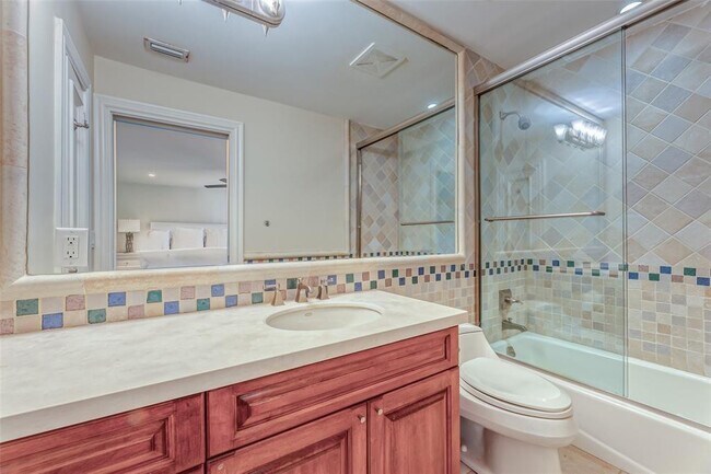 Building Photo - 1313 E Lake Dr