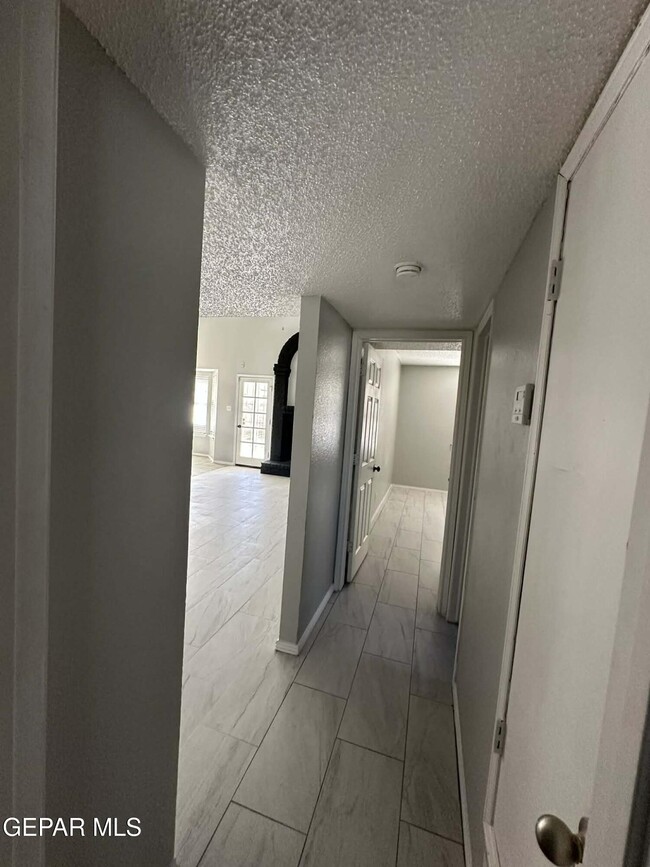 Building Photo - 11364 Crater Lake Ave