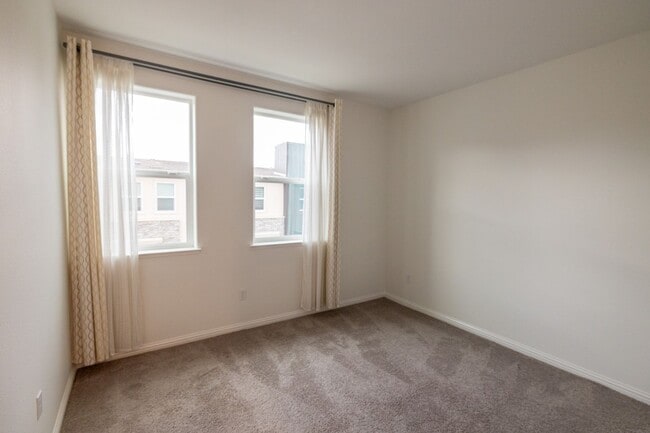 Building Photo - Modern 3-Story Townhome with 3 Bedrooms & 3 Baths – Prime North San Jose Location