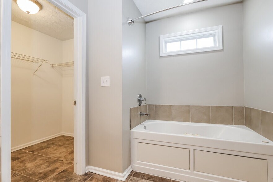 Building Photo - 90 Hillwood Dr