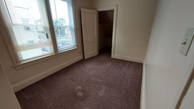 Building Photo - 2390 Neil Ave