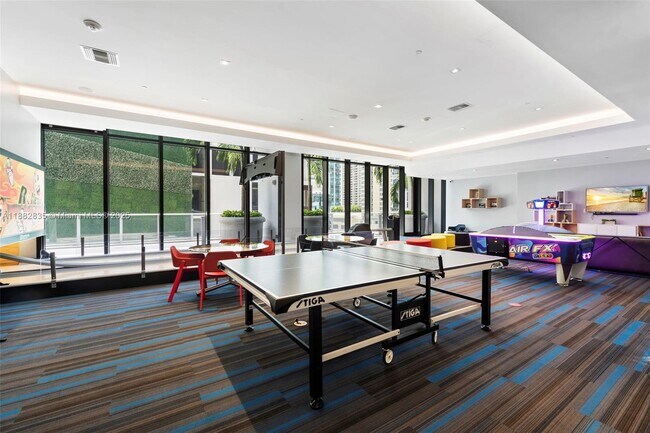 Building Photo - 1010 Brickell Ave