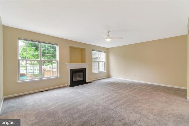 Building Photo - 240 Davis St