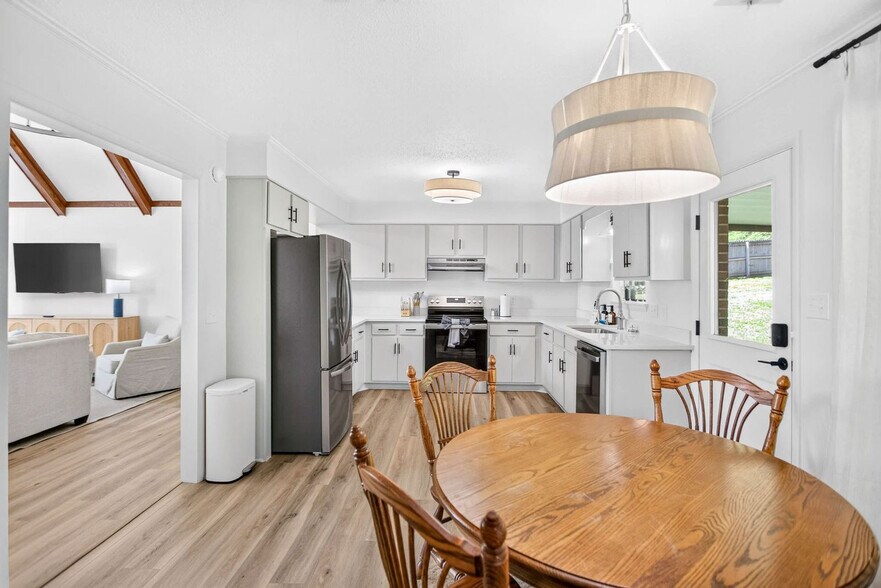 Building Photo - 4807 Summit Dr