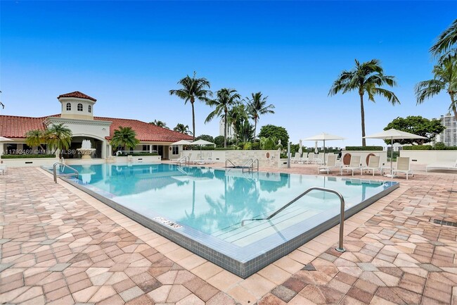 Building Photo - 20000 E Country Club Dr