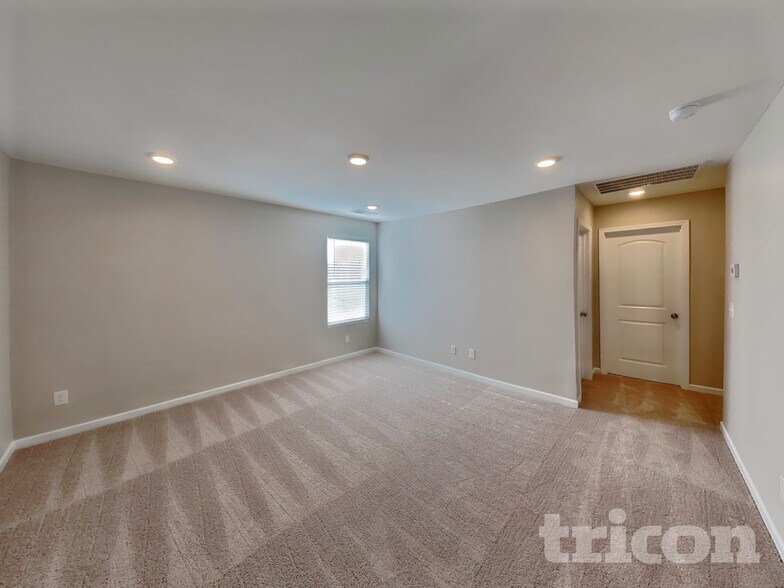 Building Photo - 251 W Millbrook Dr