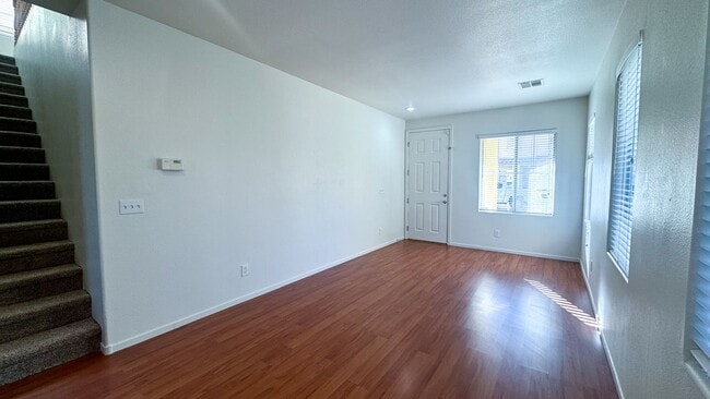 Building Photo - 3 bed, 2.5 bath, 1,746 sq ft home in southwest Las Vegas