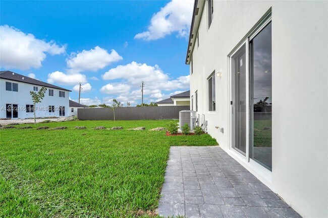 Building Photo - 22555 SW 125th Ave