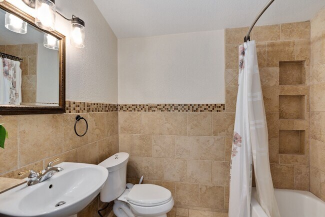 Building Photo - Classic home in the heart of Terrell Heights