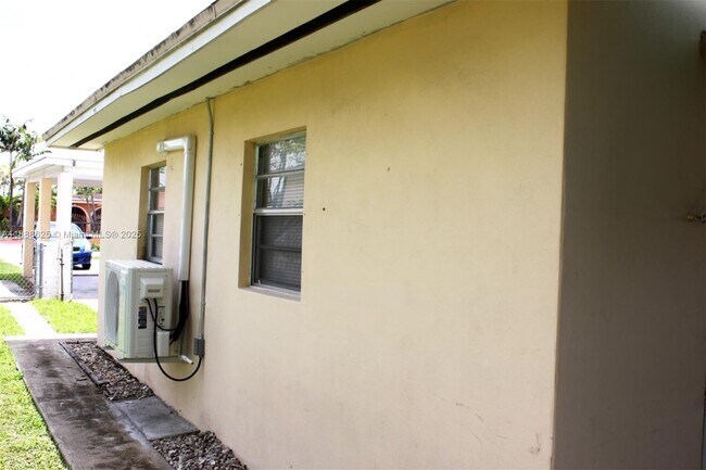 Building Photo - 10210 SW 37th St