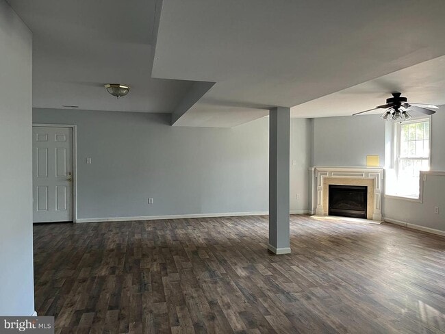 Building Photo - 403 St Marys Ave