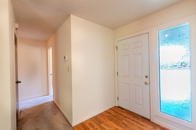 Building Photo - Adorable West Morgan Hill Family Home!