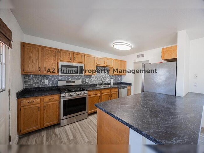 Building Photo - 8518 E Rancho Vista Dr