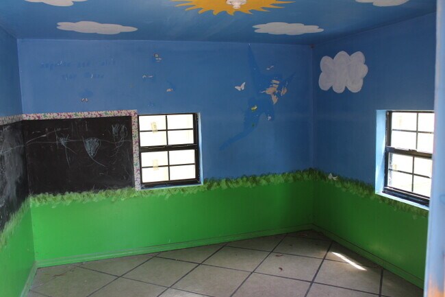 Building Photo - Pet friendly!!