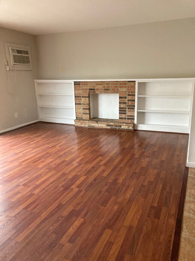 Living room - 730 Ohio Pike