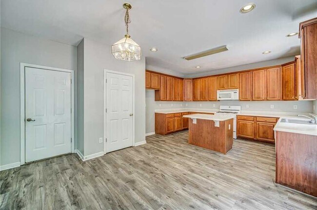 Building Photo - 716 Parkside Dr