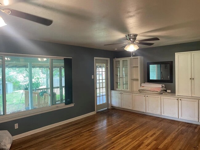 Living Room - 605 Dale Dr