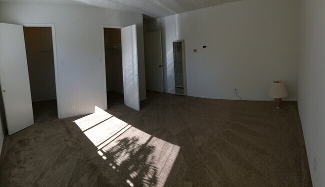 Building Photo - 10516 Eastborne Ave