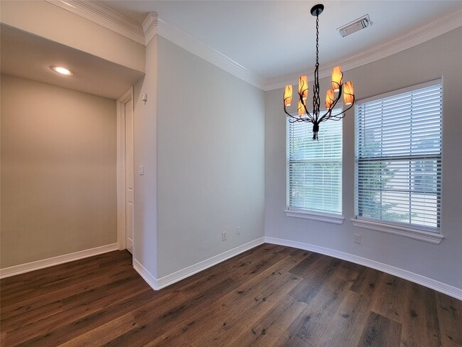 Building Photo - 2416 La Branch St