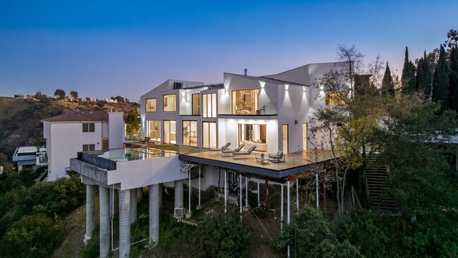 Building Photo - 7567 Hermes Dr