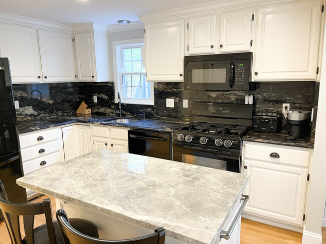 Building Photo - 35 Samoset Rd