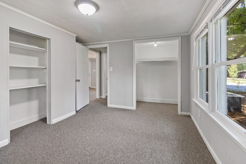 Building Photo - 3915 Glenridge Rd