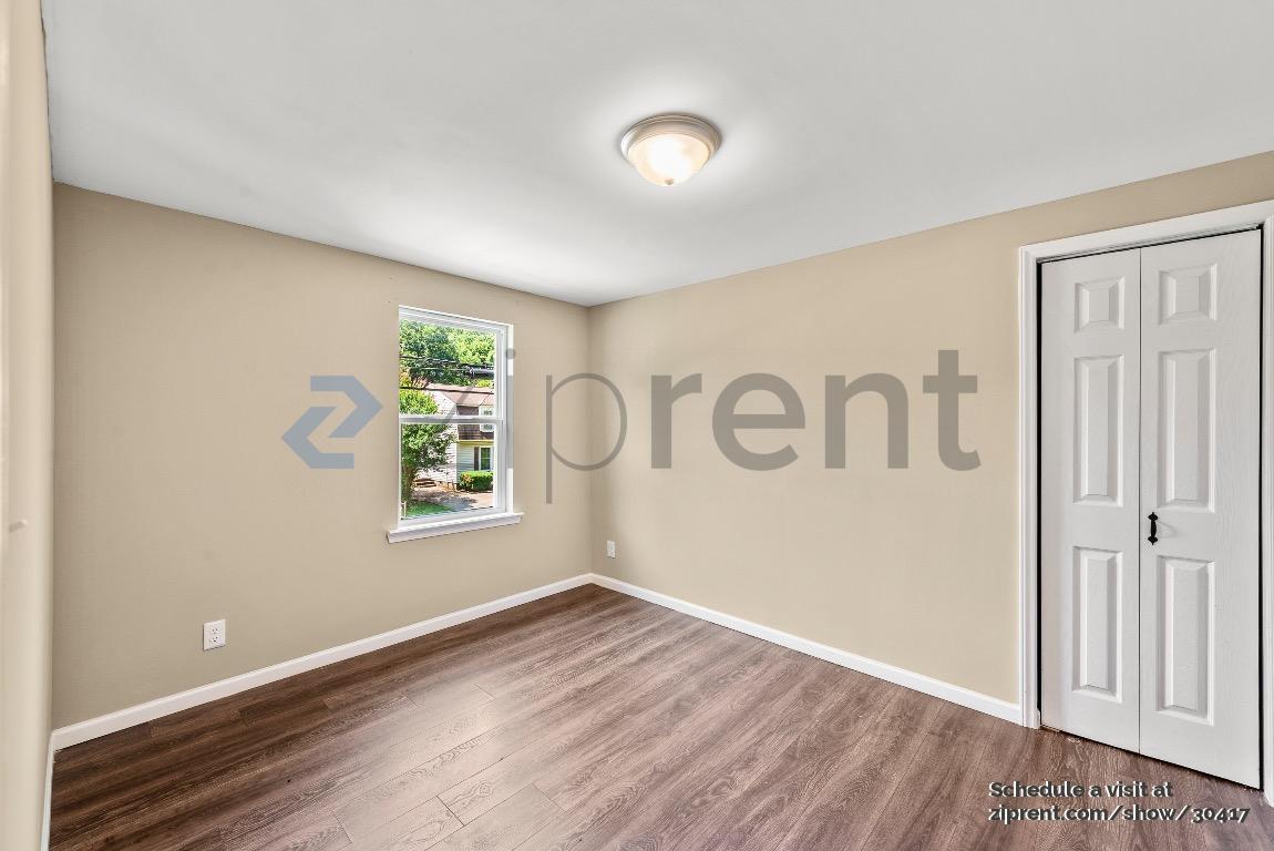 Building Photo - 1114 W Bank St