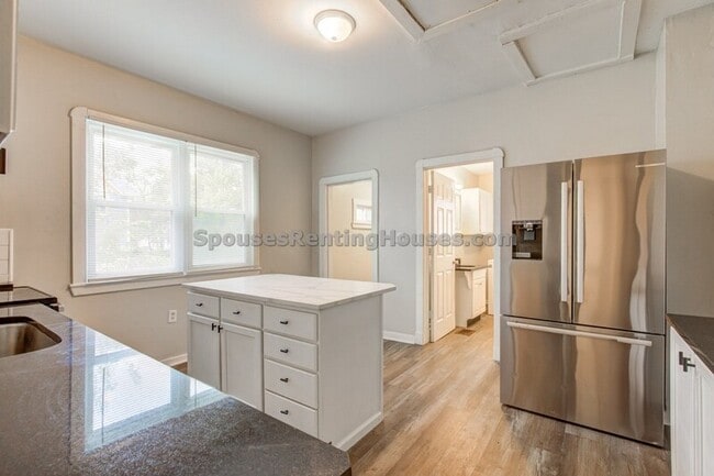 Building Photo - 510 N Beville Ave