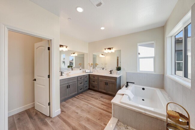 Building Photo - 2133 West Dr