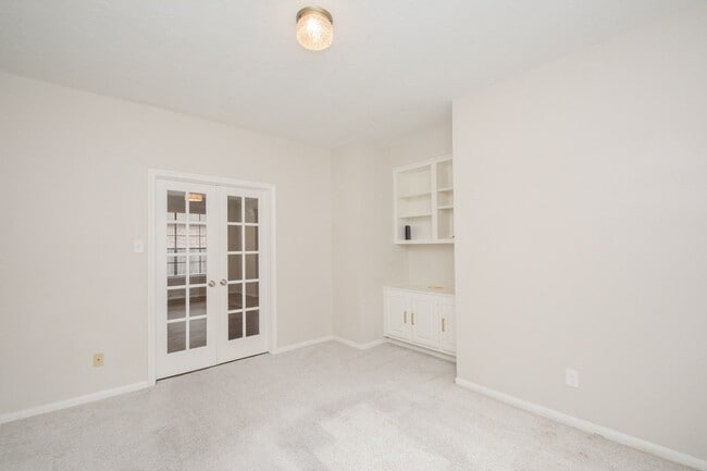 Building Photo - 10 Heathstone Pl