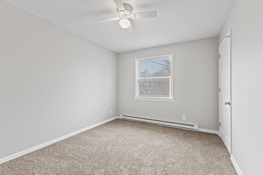 Building Photo - 4200 N Arlington Ave
