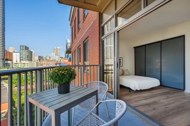 Building Photo - 400 N Clinton St