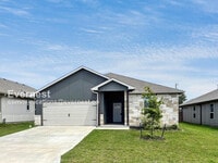 Building Photo - 2119 Hornbeam St