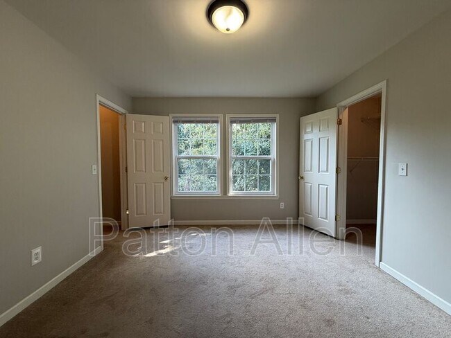 Building Photo - 18 Meadowview Terrace